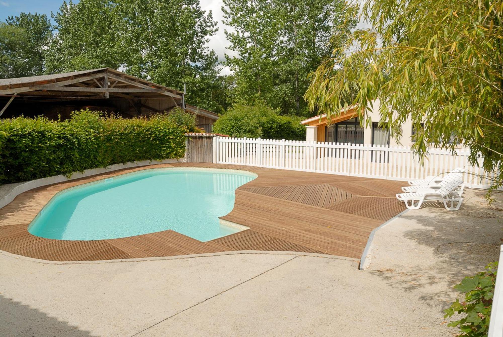 La Ferme Du Marais Poitevin - Roulotte Hotel Benet Bagian luar foto