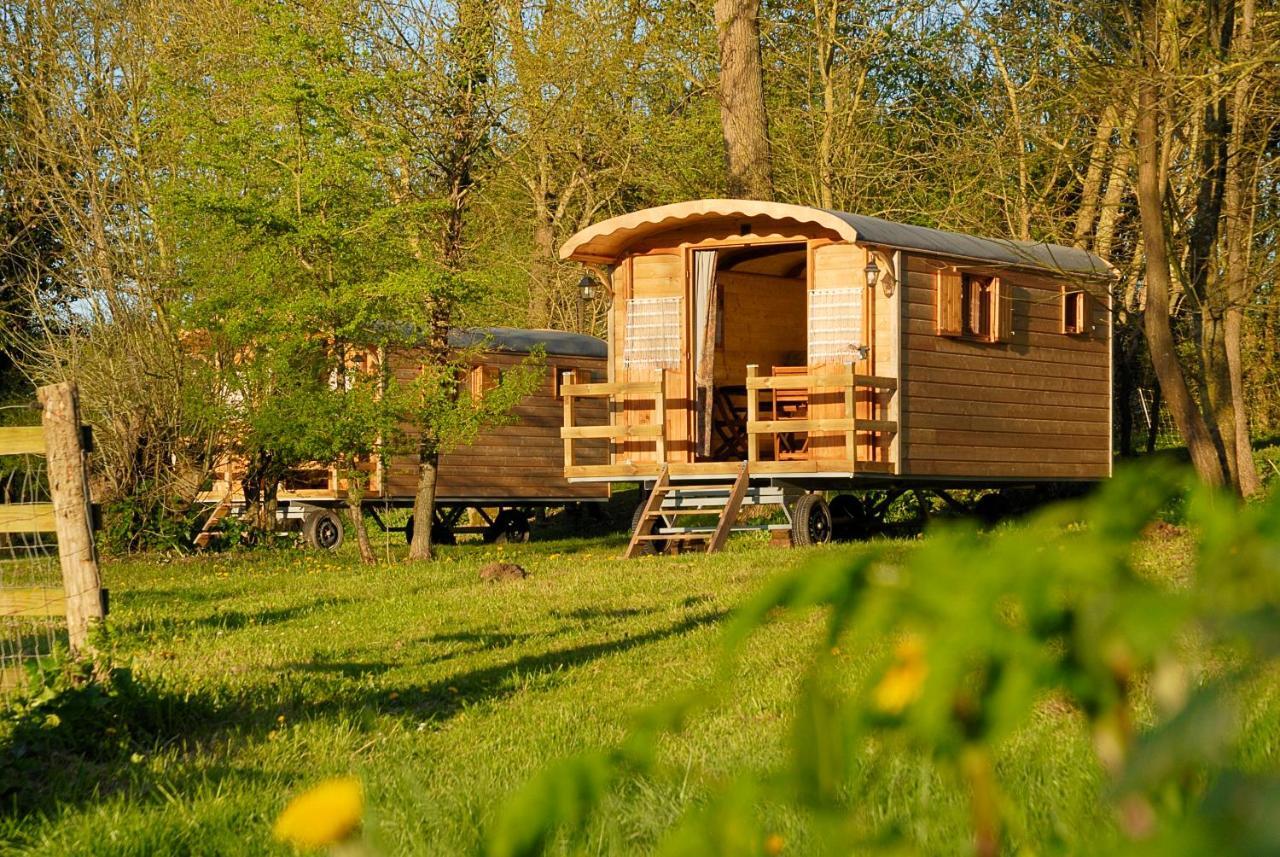 La Ferme Du Marais Poitevin - Roulotte Hotel Benet Bagian luar foto
